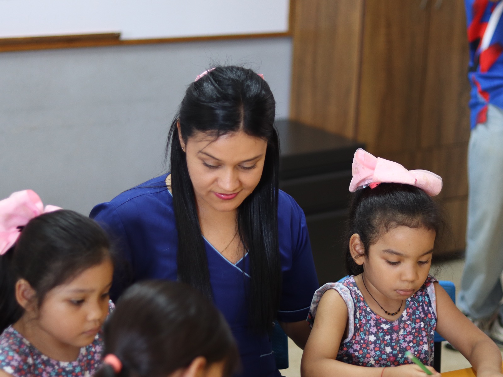 Andrea, one teacher at Casa de Sueños, with two young girl students.