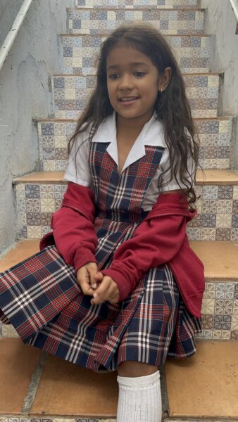 Madeline, una estudiante de Casa de Sueños cuenta cómo le ayuda la escuela.