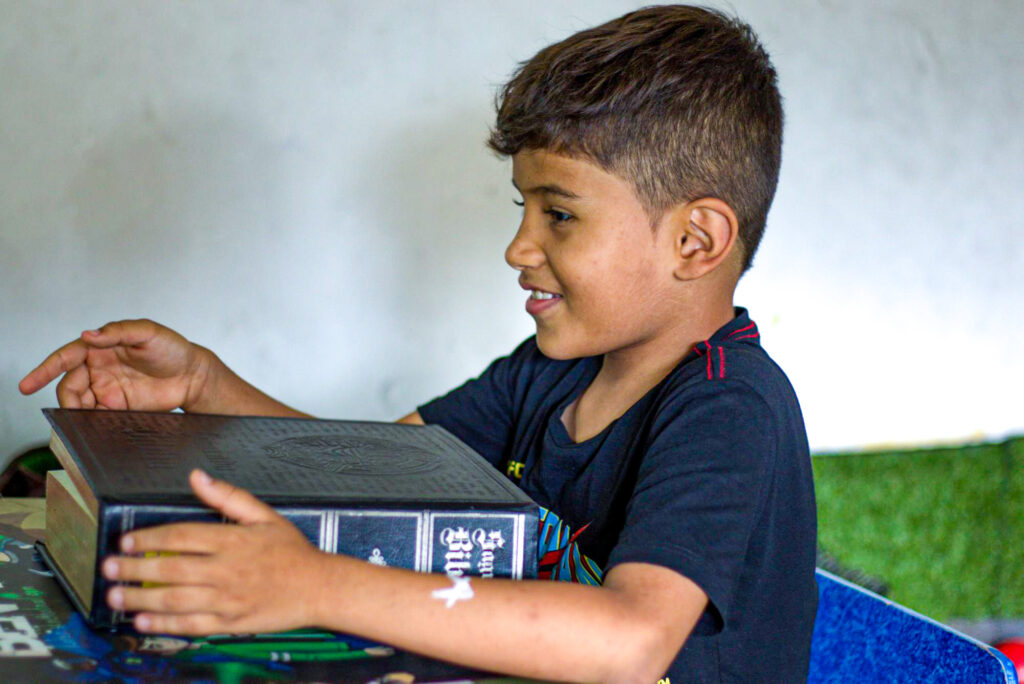 Casa de Sueños helps poor children learn to read